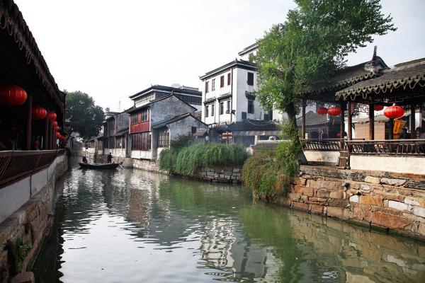 逃出足球场